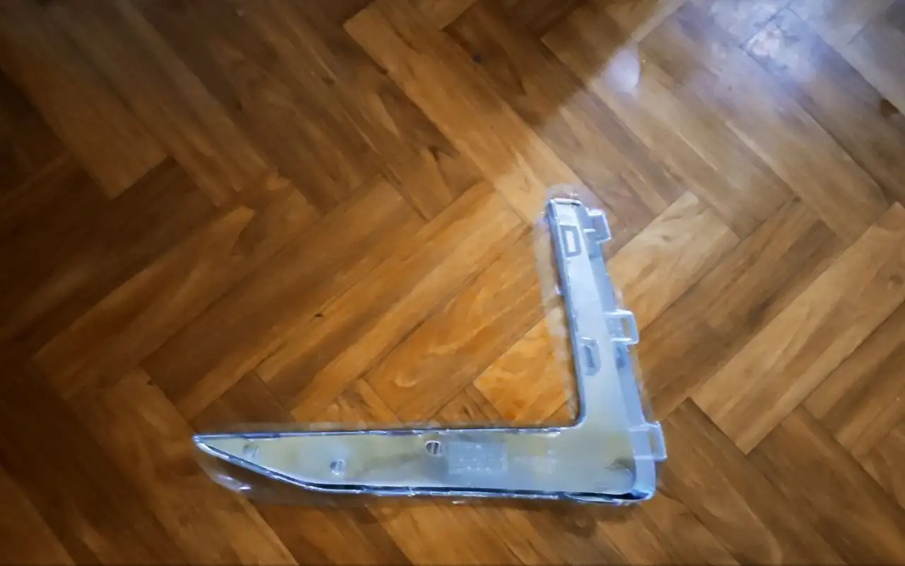 Запчасти для Москвич 3: кронштейн, молдинг, накладка бампера - Кузовные детали (Запчасти) в Казань