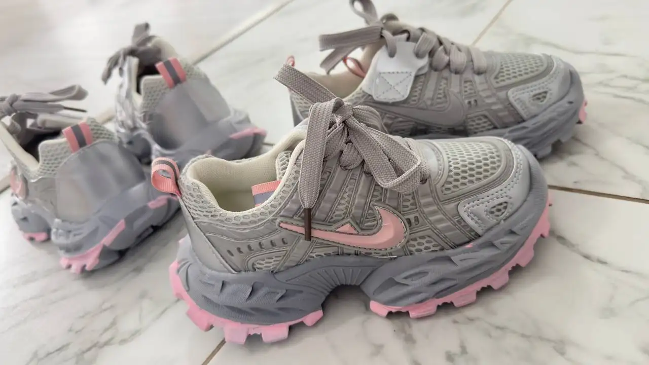 Продам детские кроссовки - Детская обувь (Одежда) в Казань