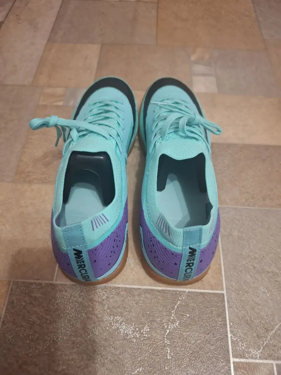 Новые футзалки, 42 и 43 размеры - Одежда в Казань