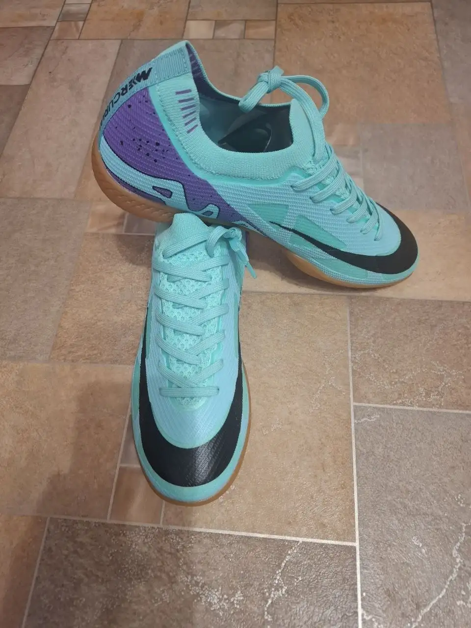 Новые футзалки, 42 и 43 размеры - Одежда в Казань