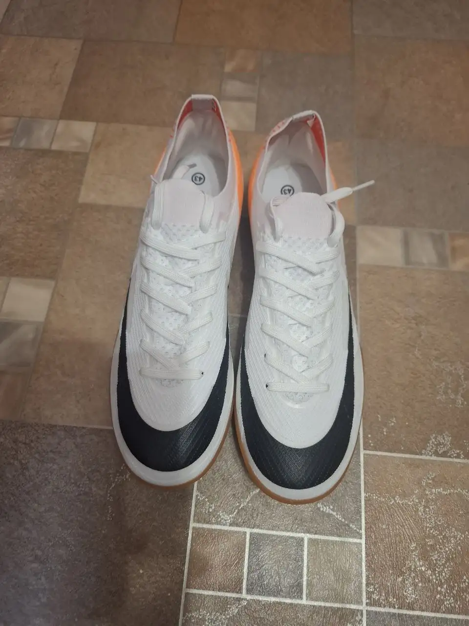 Новые футзалки, 42 и 43 размеры - Одежда в Казань