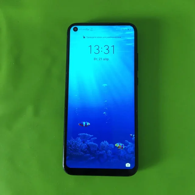 Honor 9c 4/64 с царапинами на экране - Электротранспорт в Казань