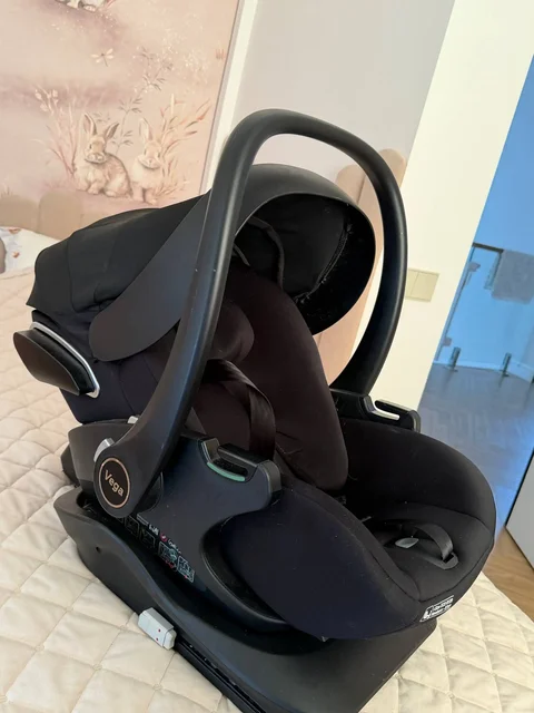 Продам автолюльку Carrello Vega с изофикс - Детские качели в Казань