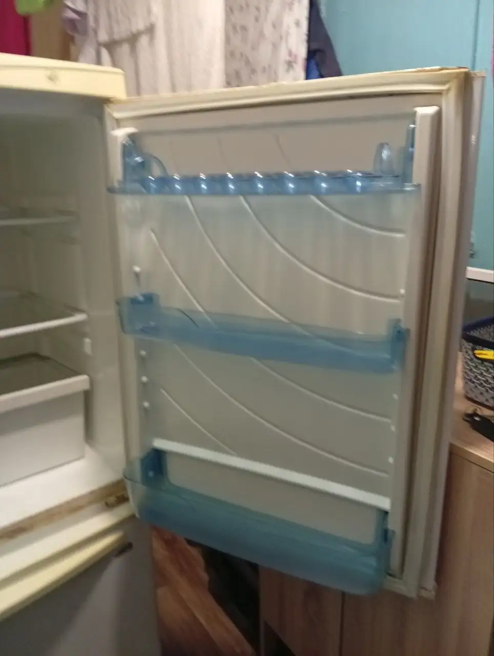 Продам холодильник, рабочий - Крупная техника (Для дома и дачи) в Казань