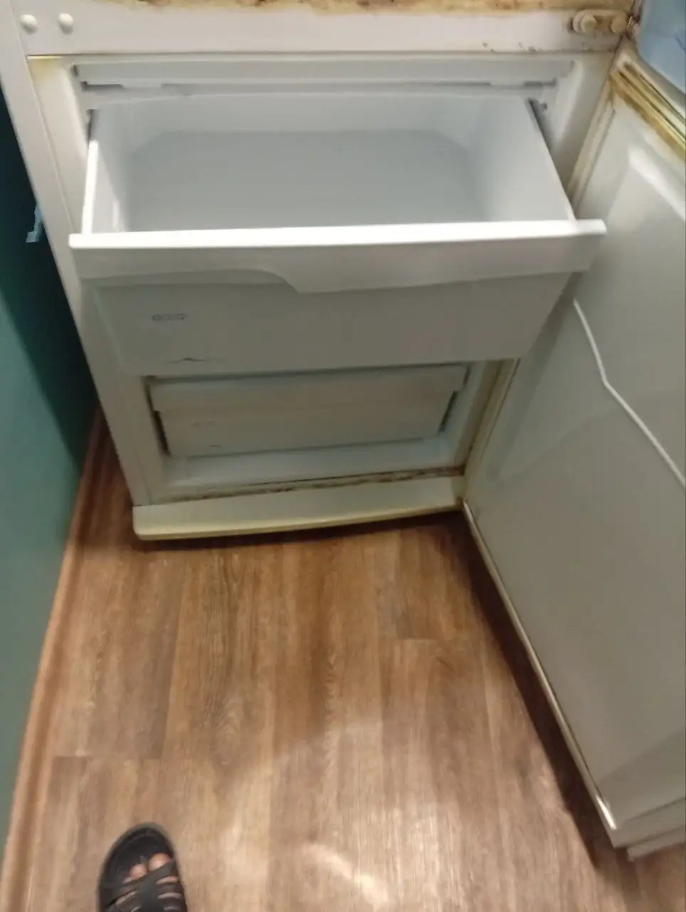 Продам холодильник, рабочий - Крупная техника (Для дома и дачи) в Казань