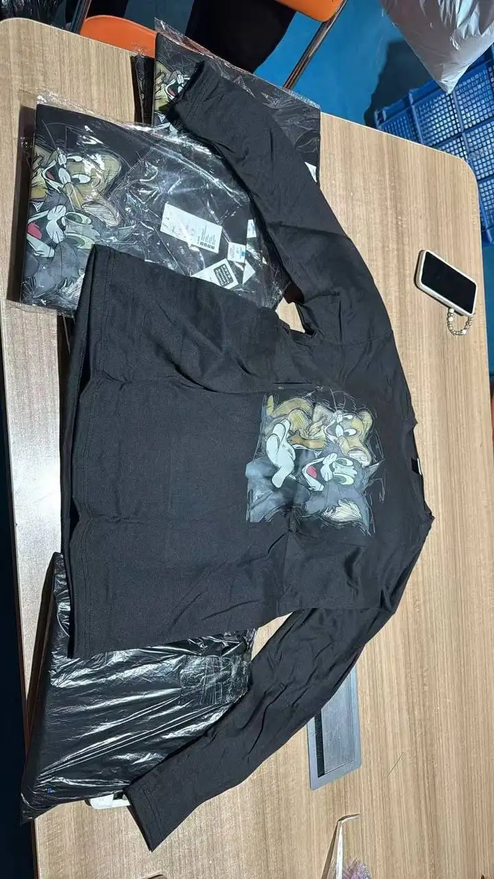 28 пар футболок и 14 пар обуви - Обувь и одежда (Одежда) в Казань