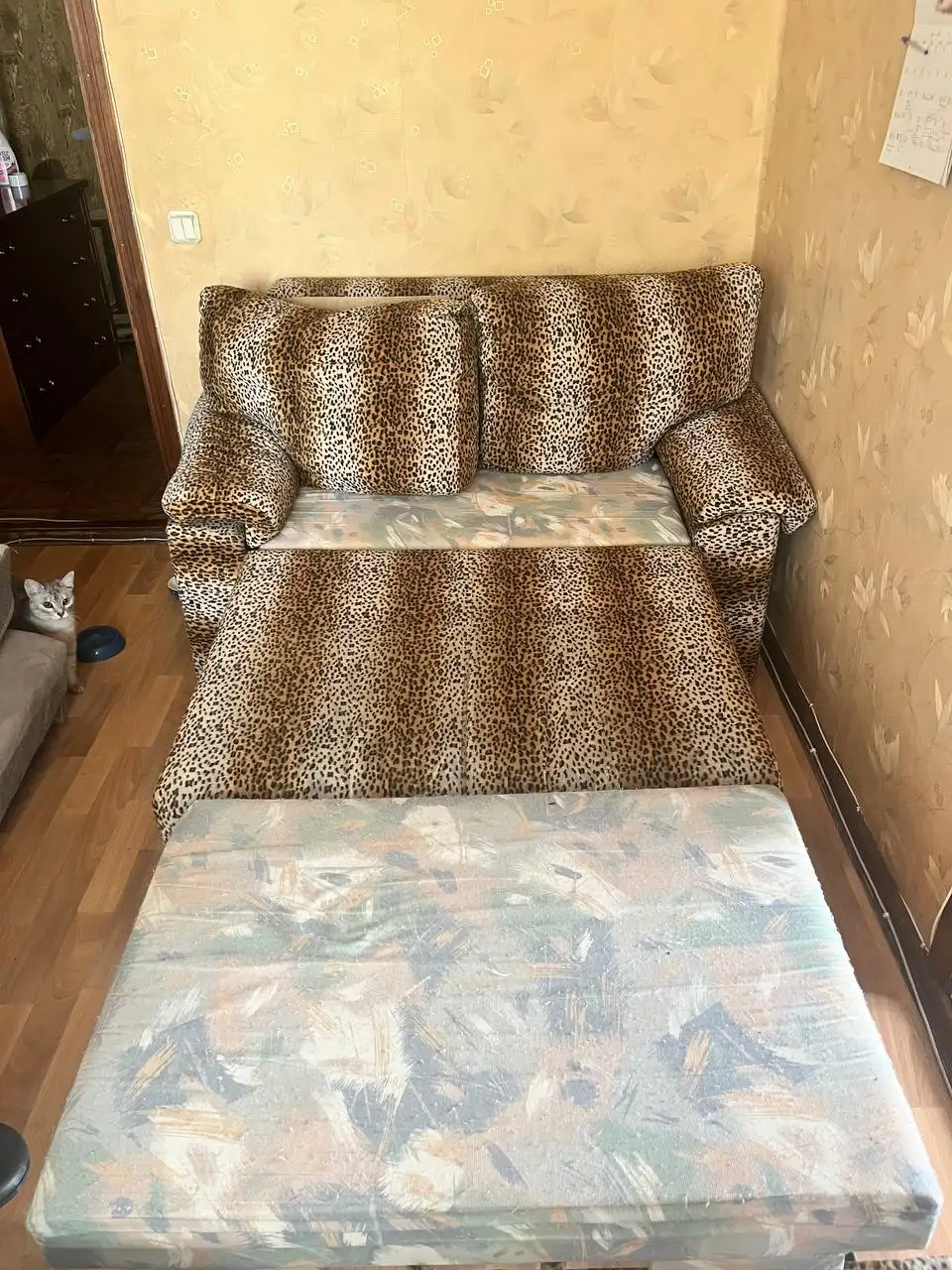 Диван с леопардовой обивкой - Мебель (Для дома и дачи) в Казань