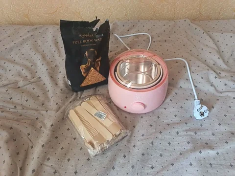 Продам воскоплав с воском и палочками - Расчески и щетки в Казань