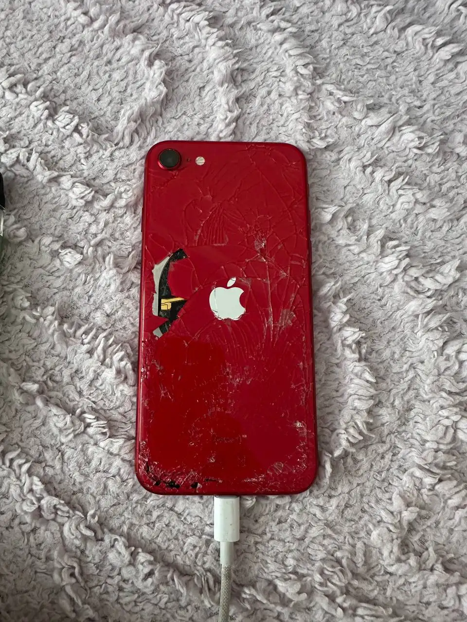 Продам iPhone SE 2022 с разбитым экраном - Мобильные телефоны (Электроника) в Казань