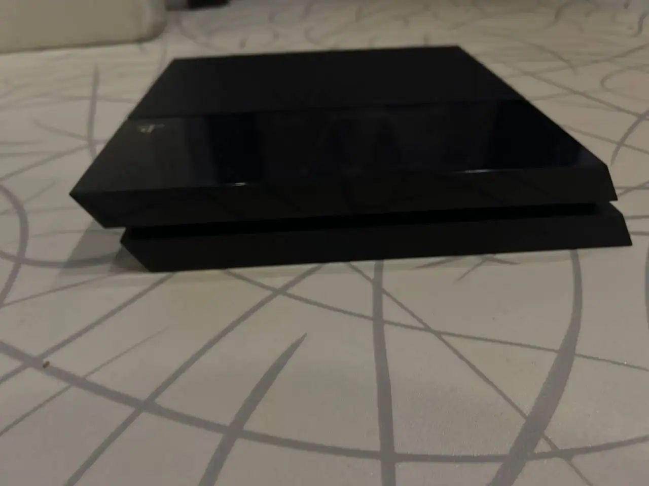 Продажа PS4 FAT 500 ГБ - Игровые приставки (Электроника) в Казань