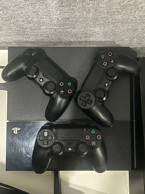 Продажа PS4 FAT 500 ГБ с играми и аксессуарами - Чехлы для телефонов в Казань