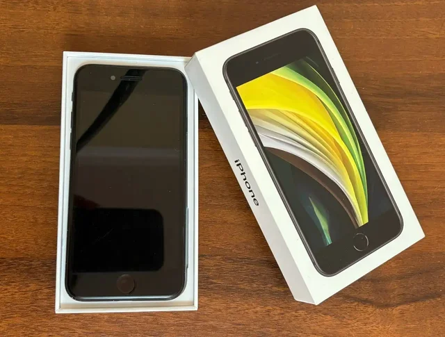 iPhone SE 2020 128 ГБ - Консоли в Казань