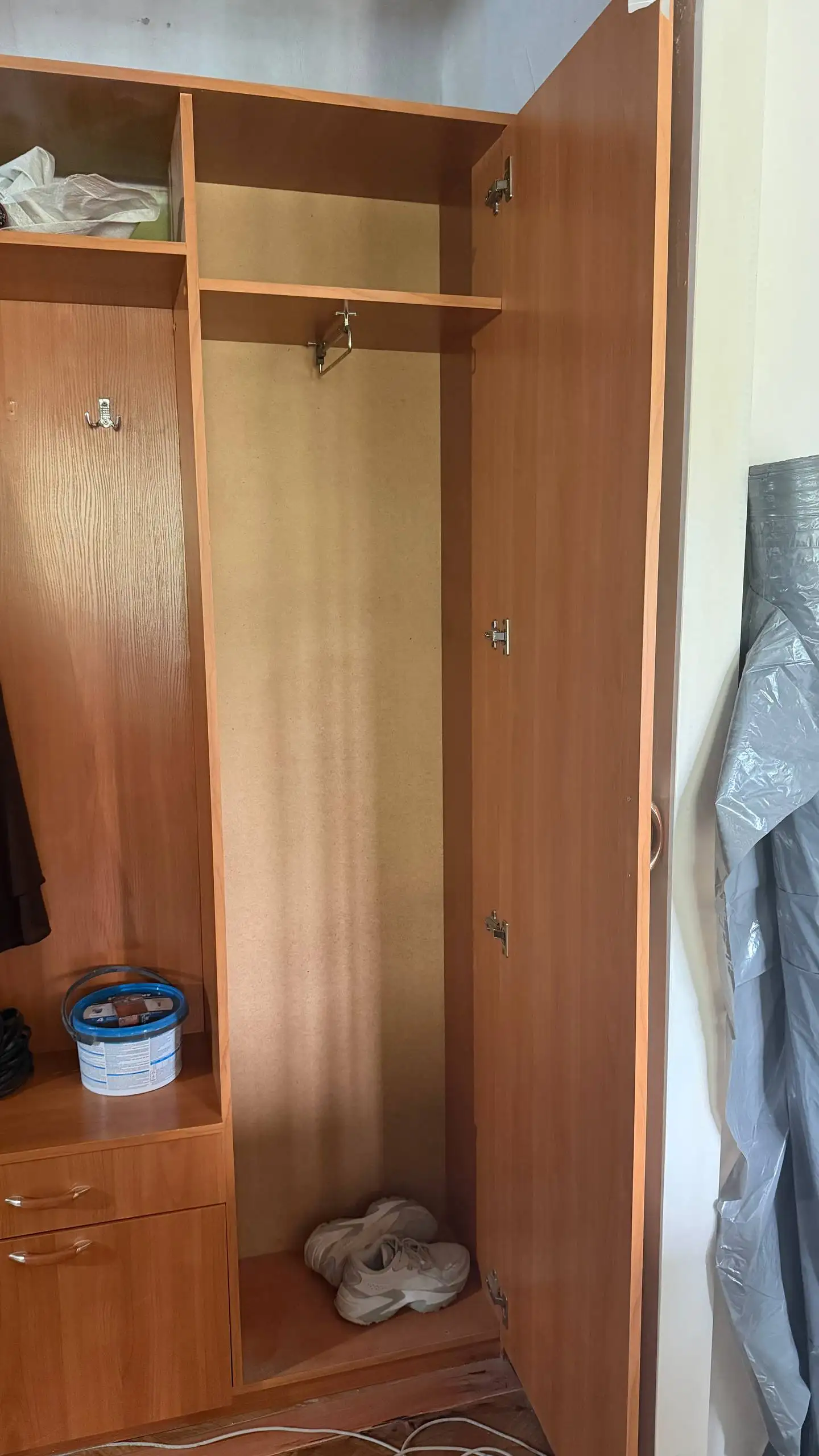 Отдам бесплатно шкаф в прихожую - Шкафы (Барахолка) в Казань