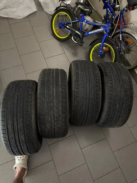 Продам зимнюю резину Yokohama BluEarth ES32 225/45 R17 - Шины в Казань