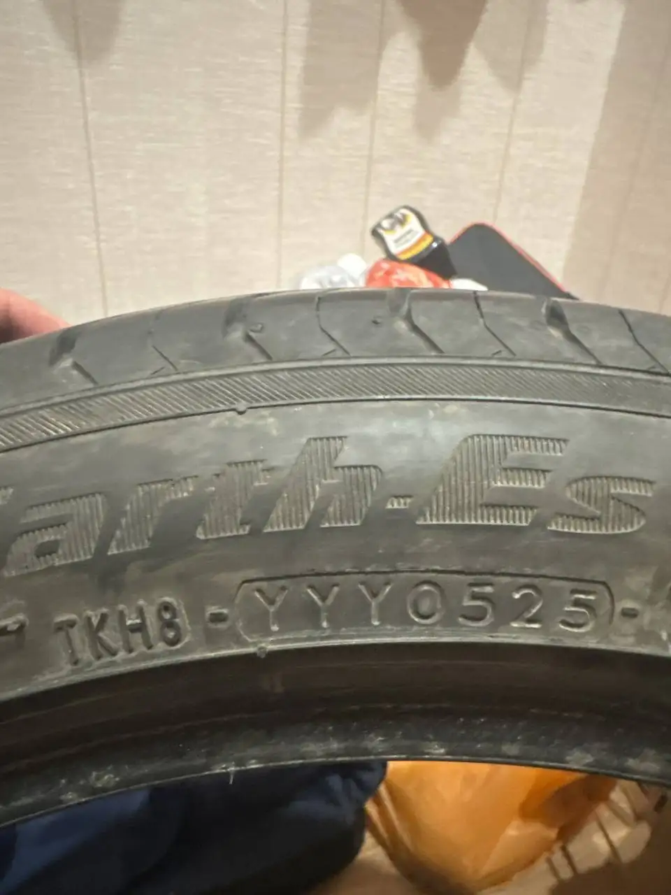 Продам зимнюю резину Yokohama BluEarth ES32 225/45 R17 - Шины (Авто) в Казань