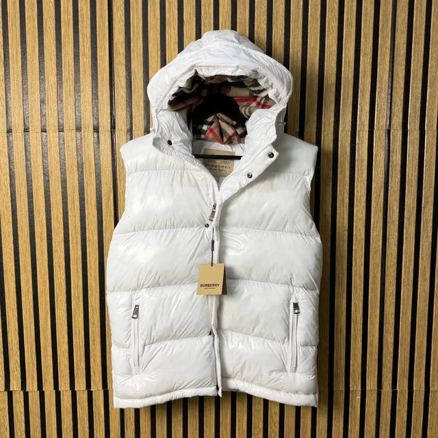 Продажа новой белой жилетки Burberry - Детская одежда в Казань