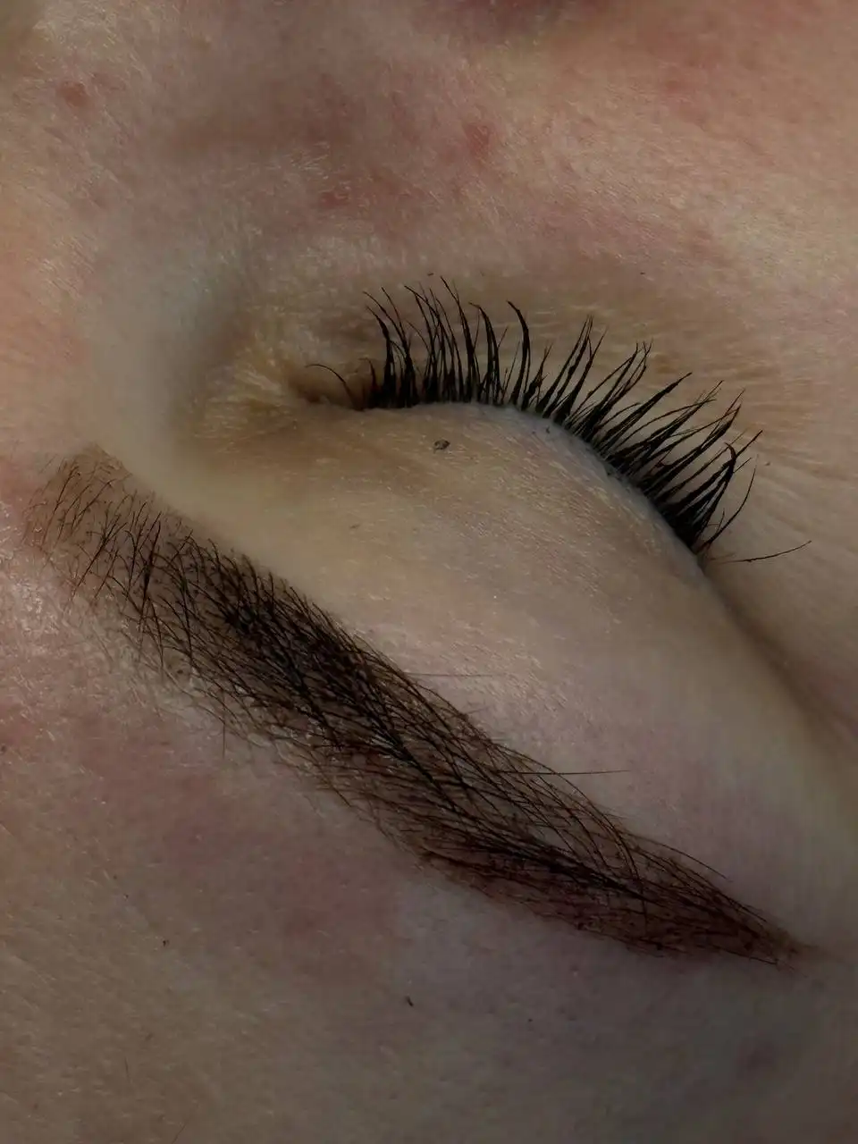 Услуги наращивания ресниц, ламинирования и оформления бровей в Тюмени - Красота и здоровье (Услуги) в Тюмень