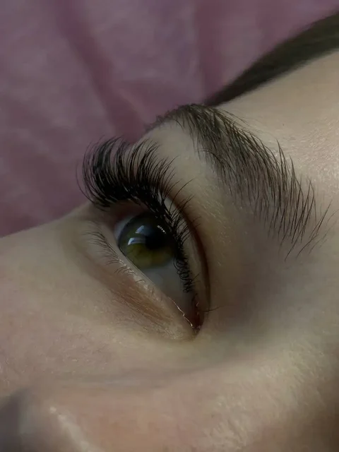 Услуги по наращиванию ресниц и оформлению бровей в Тюмени - Доставка в Тюмень