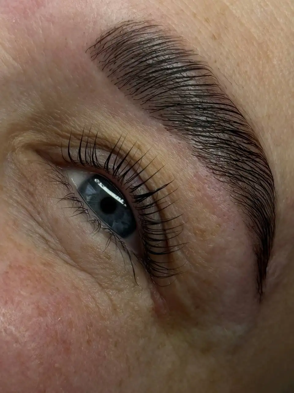 Услуги по наращиванию ресниц и оформлению бровей в Тюмени - Красота и здоровье (Услуги) в Тюмень