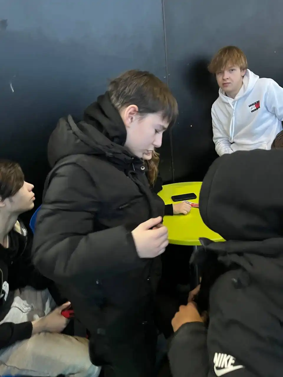 Обращение к родителям о поведении детей в магазине