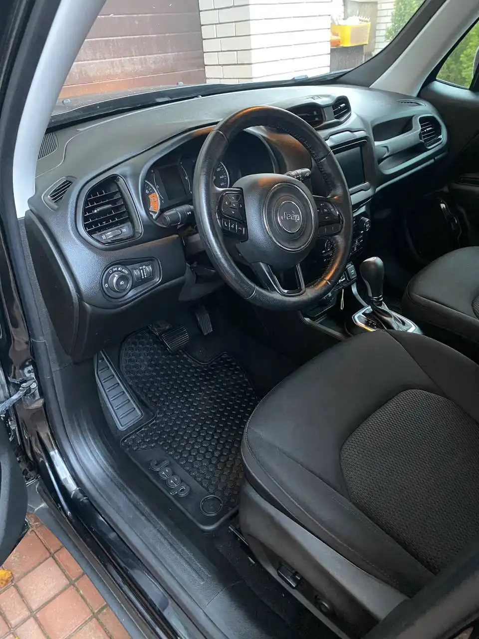 Продам Jeep Renegade 2019 года - Внедорожник (Авто) в Ялта