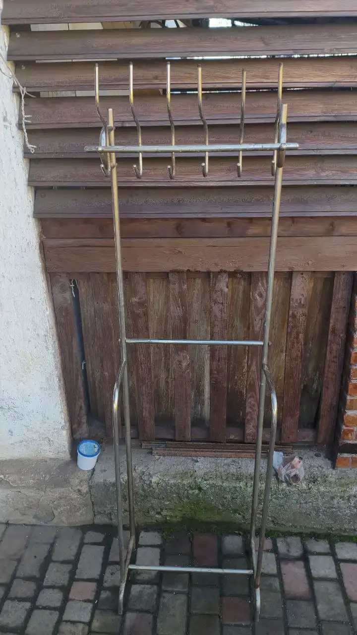 Вешалка напольная металлическая - Мебель (Барахолка) в Донецк