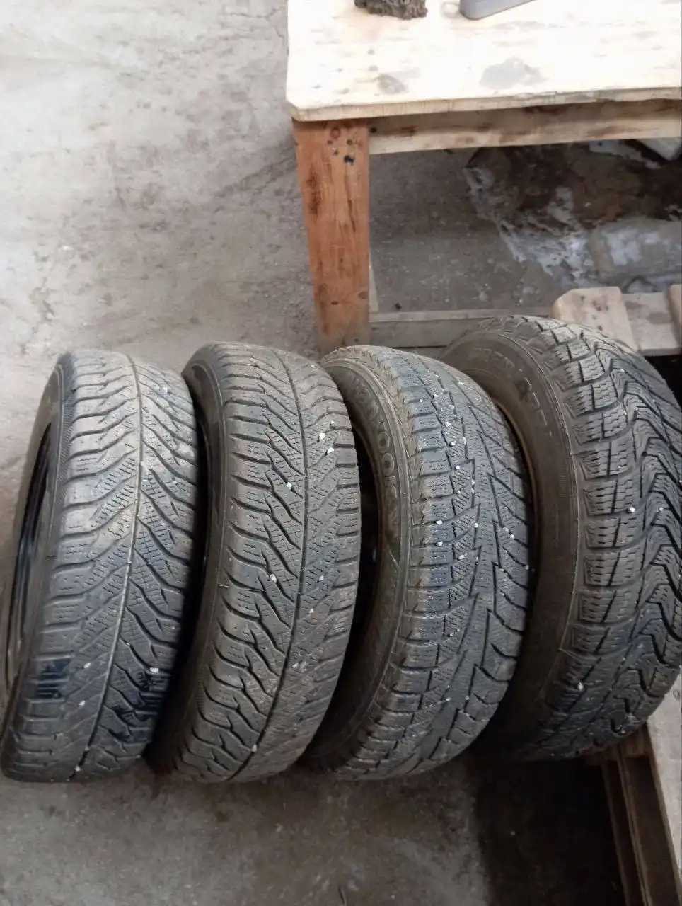 Продам зимние шины на дисках - Шины и диски (Авто) в Волноваха