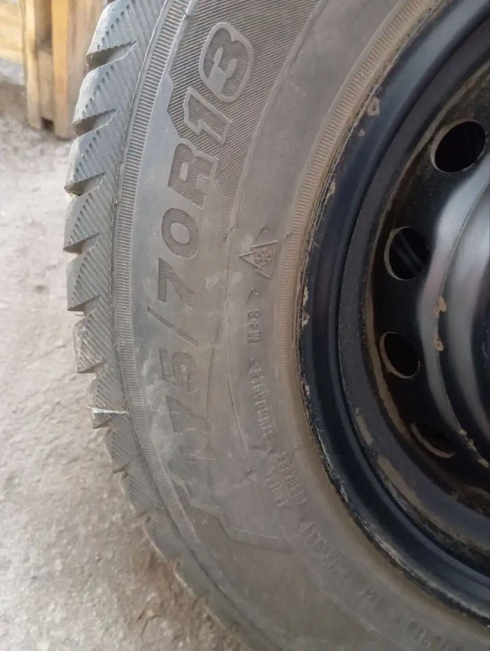 Продам зимние шины на дисках - Шины и диски (Авто) в Волноваха