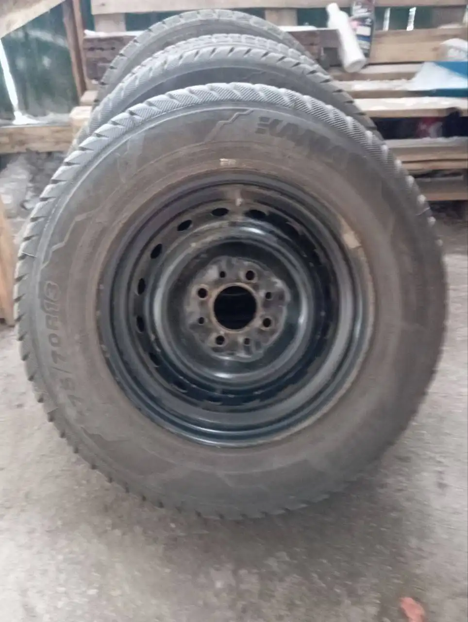 Продам зимние шины на дисках - Шины и диски (Авто) в Волноваха