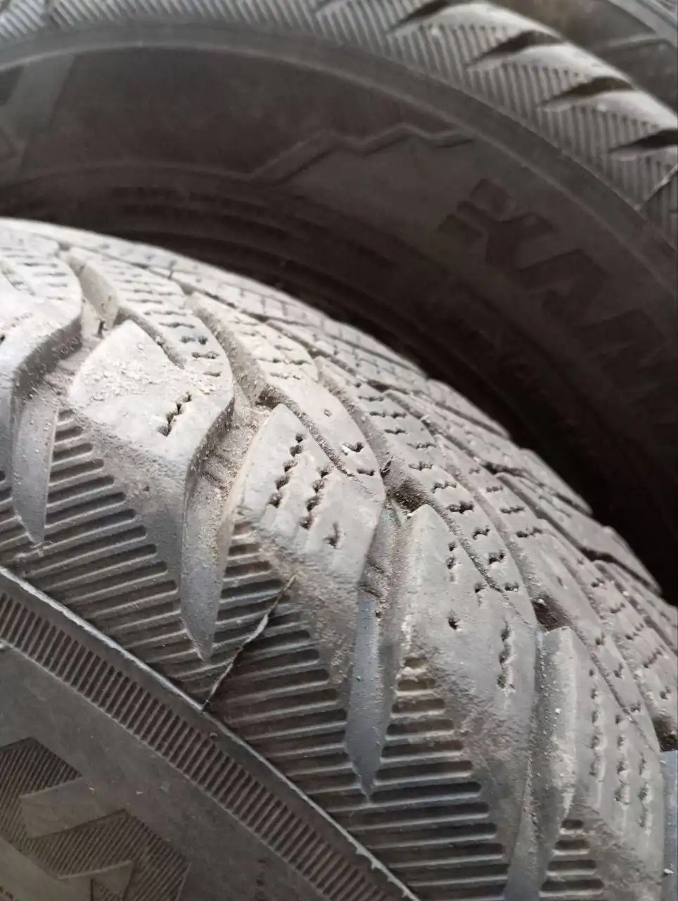 Продам зимние шины на дисках - Шины и диски (Авто) в Волноваха