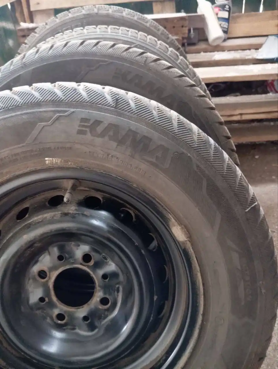 Продам зимние шины на дисках - Шины и диски (Авто) в Волноваха