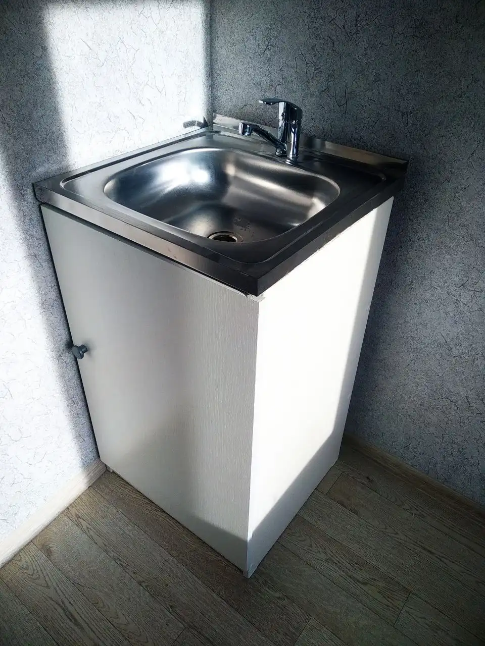 Шкаф, тумба под мойку, мойка, смеситель, шланги для смесителя - Кухонная мебель (Для дома и дачи) в Волноваха