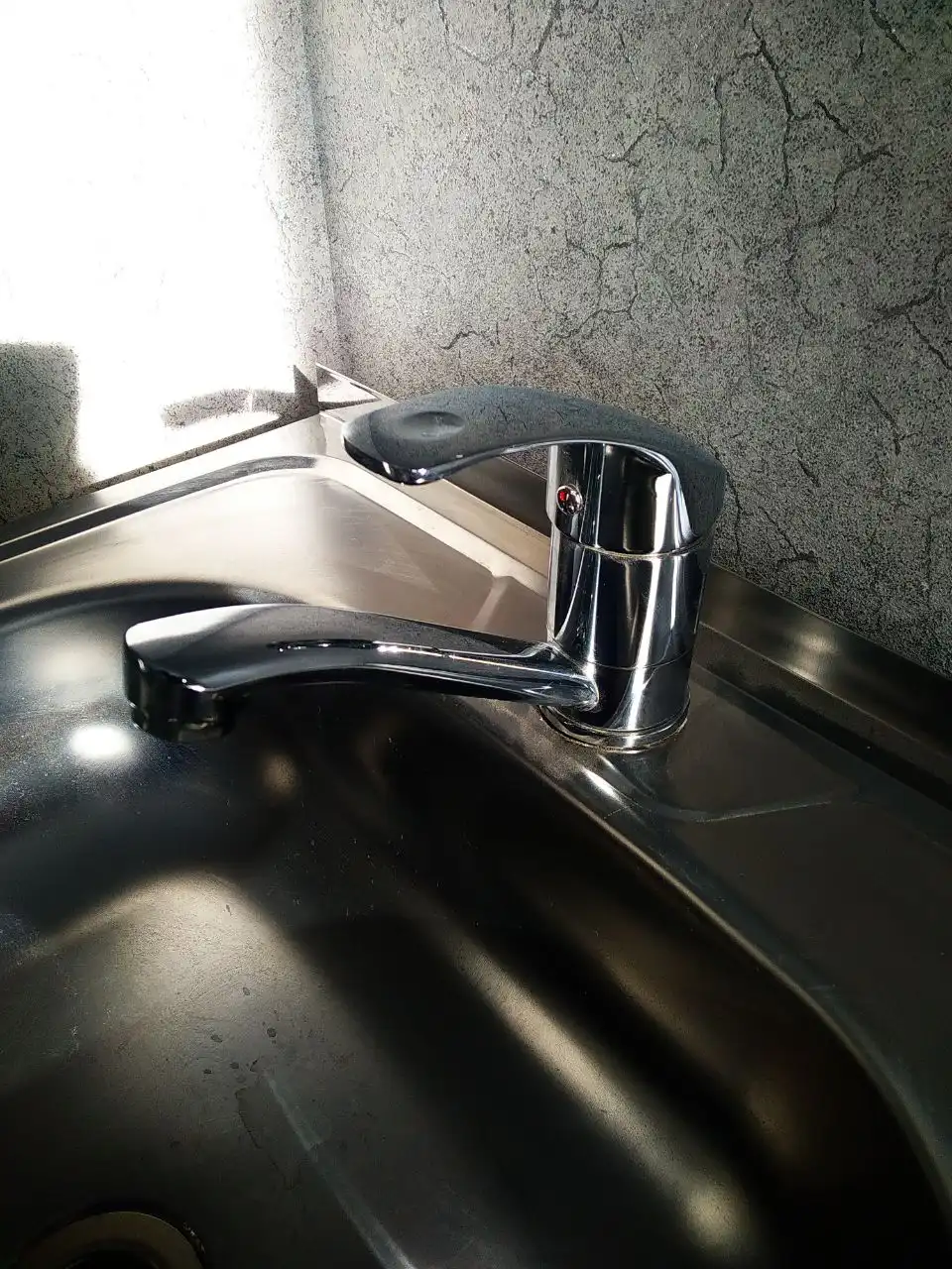 Шкаф, тумба под мойку, мойка, смеситель, шланги для смесителя - Кухонная мебель (Для дома и дачи) в Волноваха