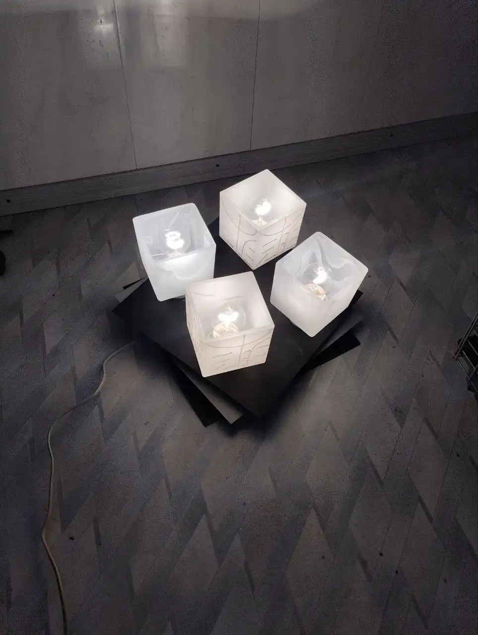 Люстра на четыре лампы в Донецке - Освещение (Для дома и дачи) в Донецк