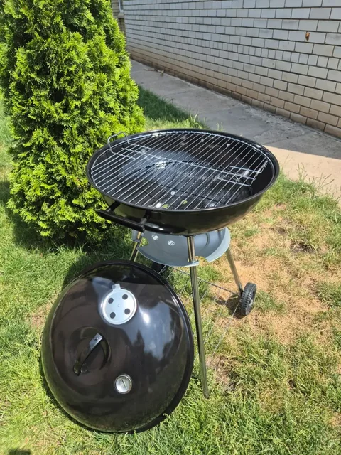 Угольный гриль барбекю с термометром и крышкой на колесах - частное объявление в Луганск