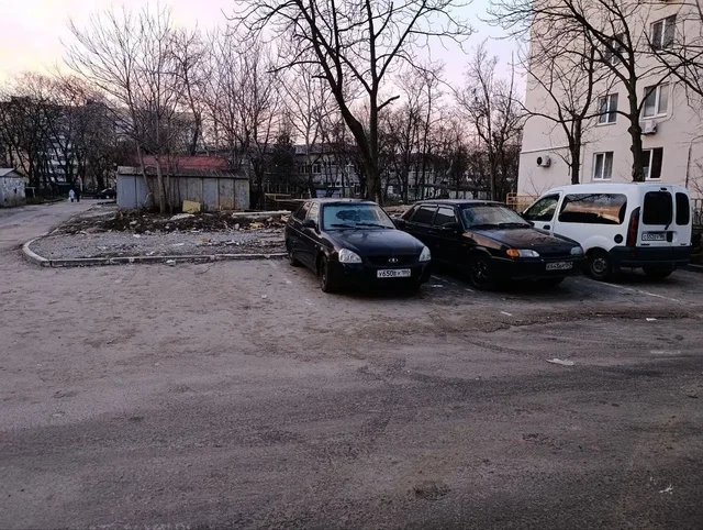 Продажа Лада Приора хэтчбек 2010 года - Грузовики и автобусы в Мариуполь