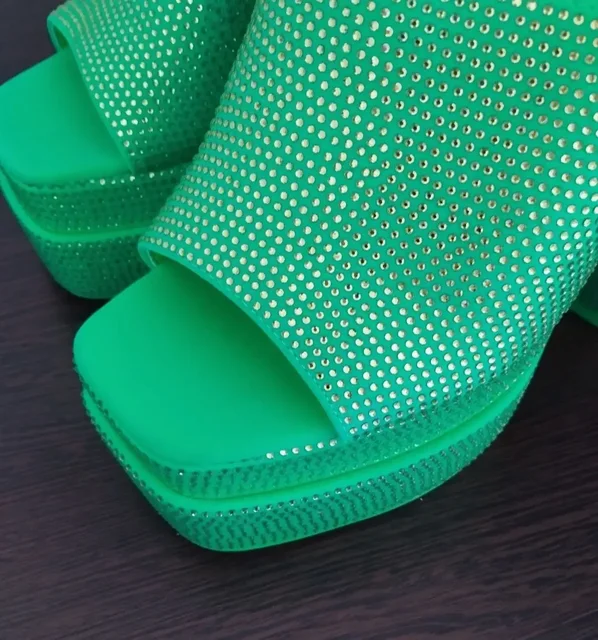НОВЫЕ шлёпанцы Public desire салатные со стразами - частное объявление в Донецк
