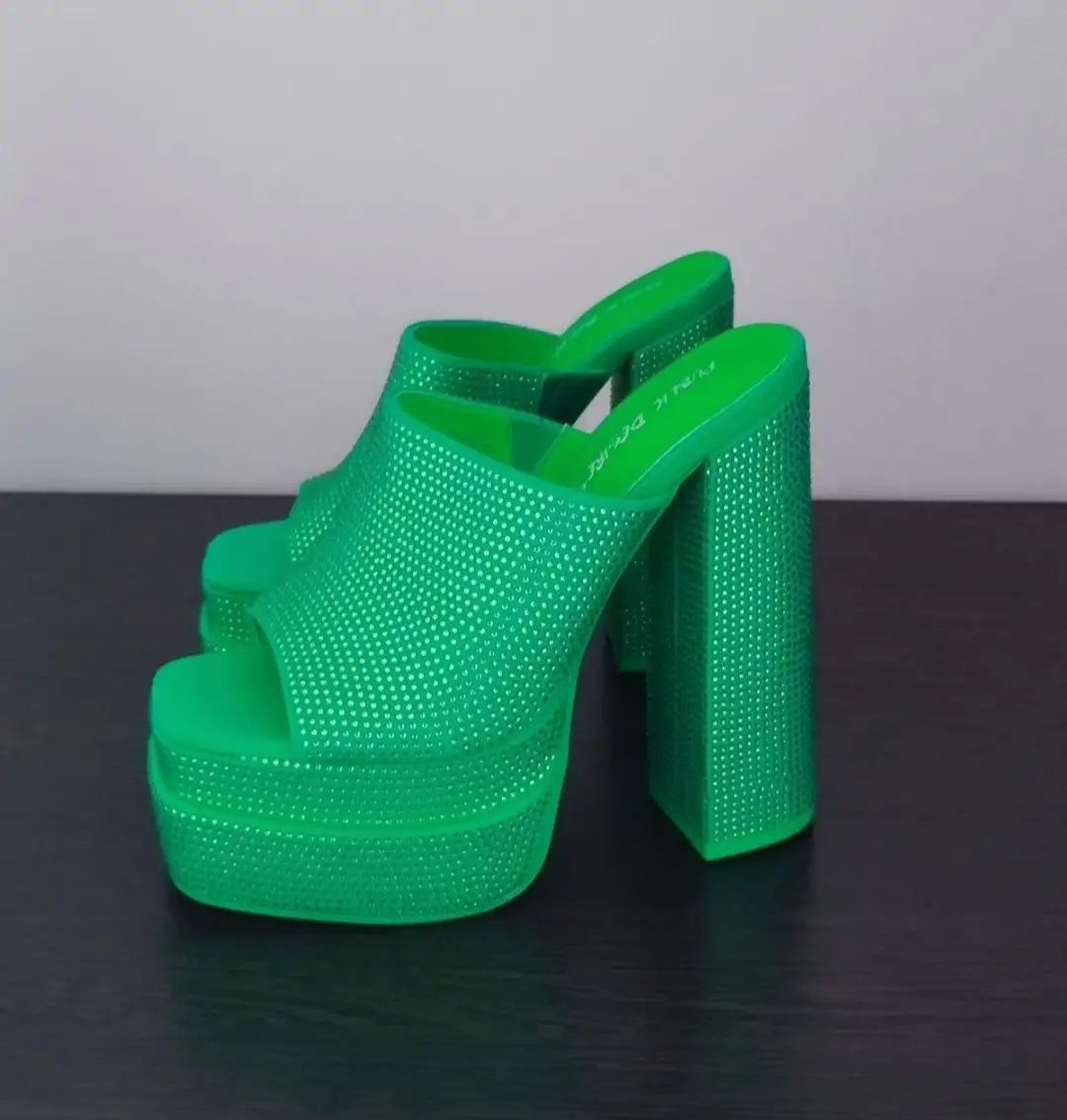 НОВЫЕ шлёпанцы Public desire салатные со стразами - Обувь (Одежда) в Донецк