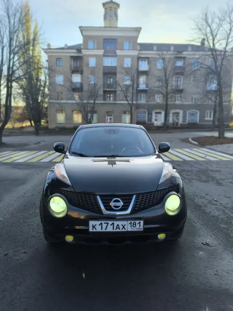 Продам Ниссан Жук 2012 года с максимальной комплектацией - частное объявление в Стаханов
