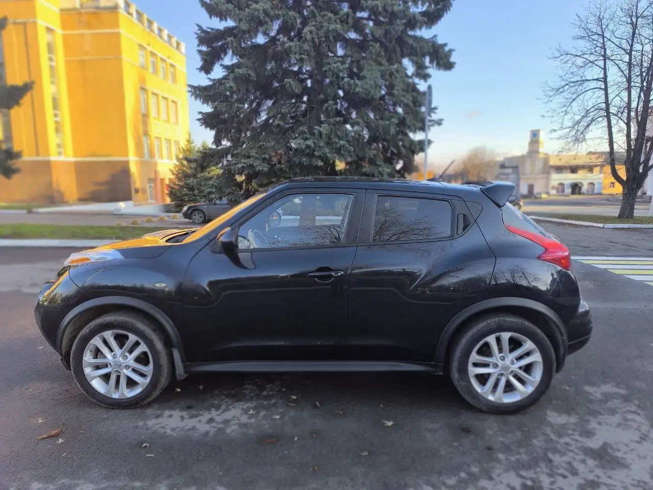 Продам Ниссан Жук 2012 года с максимальной комплектацией - Легковые автомобили (Авто) в Стаханов