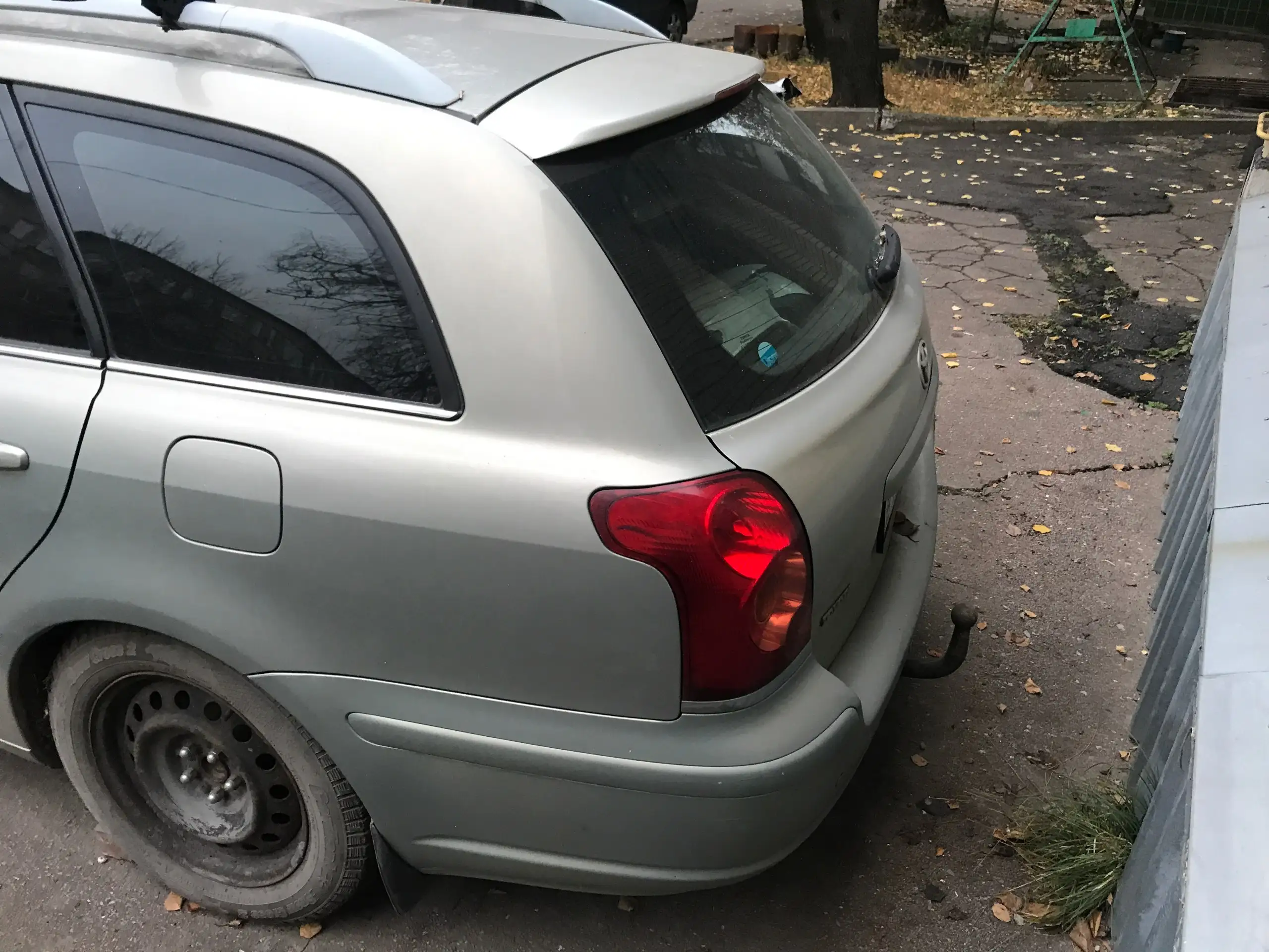 Продажа Toyota Avensis 2004 года для восстановления или разбора - Автомобили с пробегом (Авто) в Волноваха