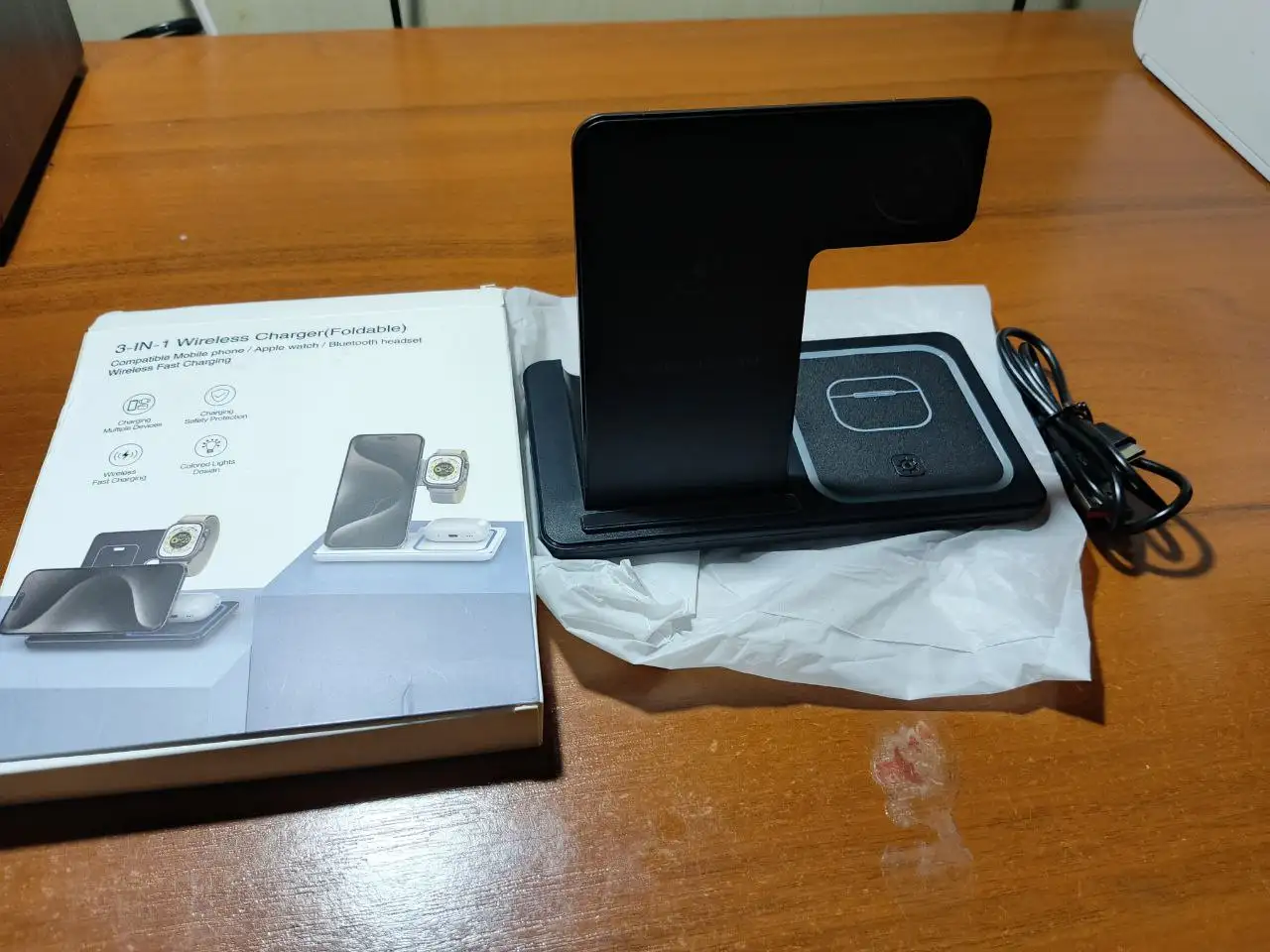 Беспроводное зарядное устройство 3в1 для iPhone и Косовские наушники - Электроника в Макеевка