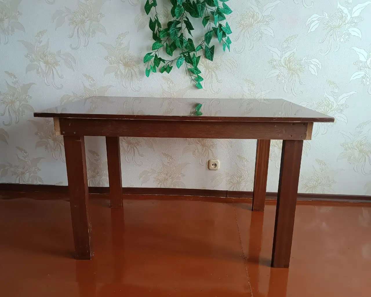 Продажа стола, стульев и посуды - Барахолка в Горловка