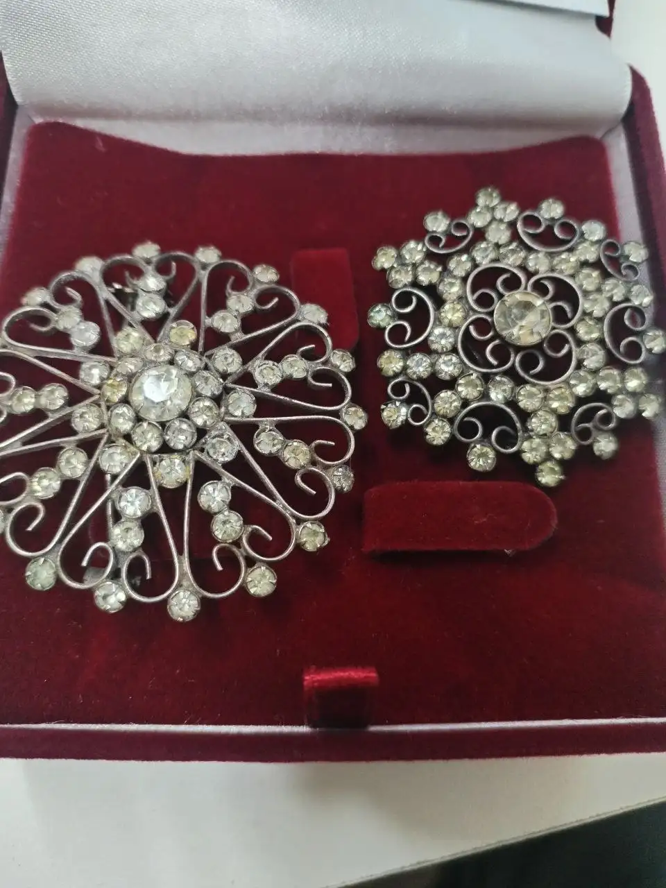 Продам бижутерию и серебряные броши - Барахолка в Волноваха