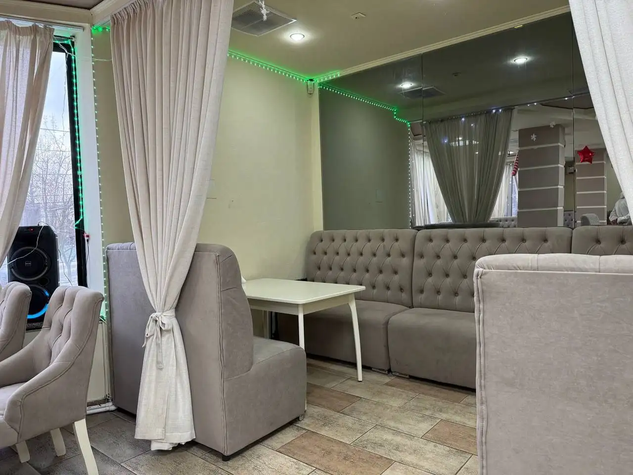 Аренда помещений в торговом комплексе в центре Мариуполя - Коммерческая недвижимость (Недвижимость) в Мариуполь