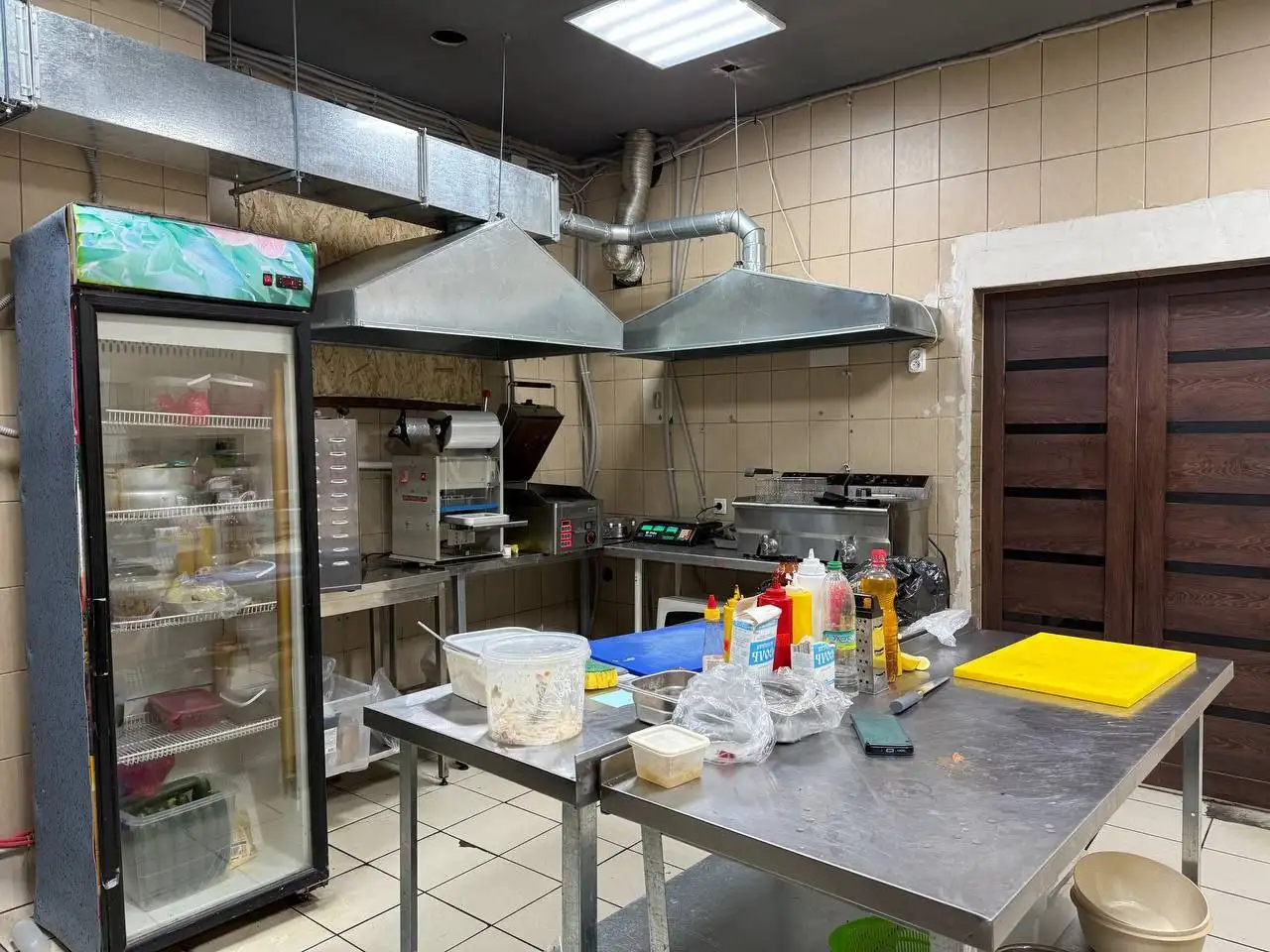 Аренда помещений в торговом комплексе в центре Мариуполя - Коммерческая недвижимость (Недвижимость) в Мариуполь