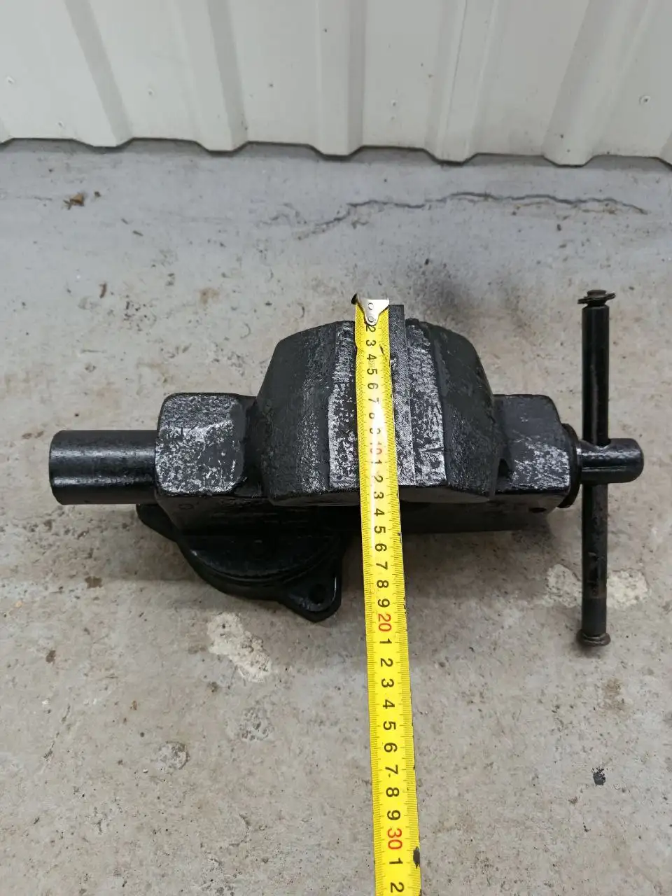 Продам слесарные тиски СССР - Инструменты (Барахолка) в Енакиево