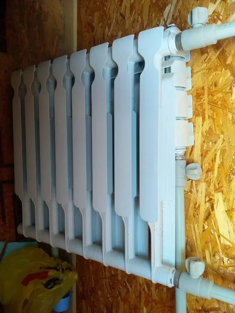 Продажа б/у батарей 8 и 4 секции - Товары для детей в Волноваха