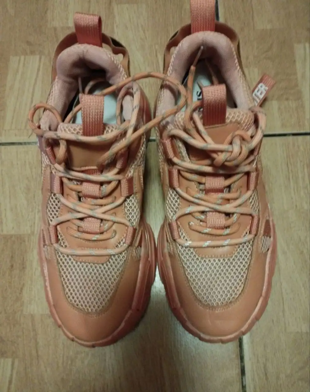 Продажа фирменных кроссовок 39р. - Обувь (Одежда) в Волноваха