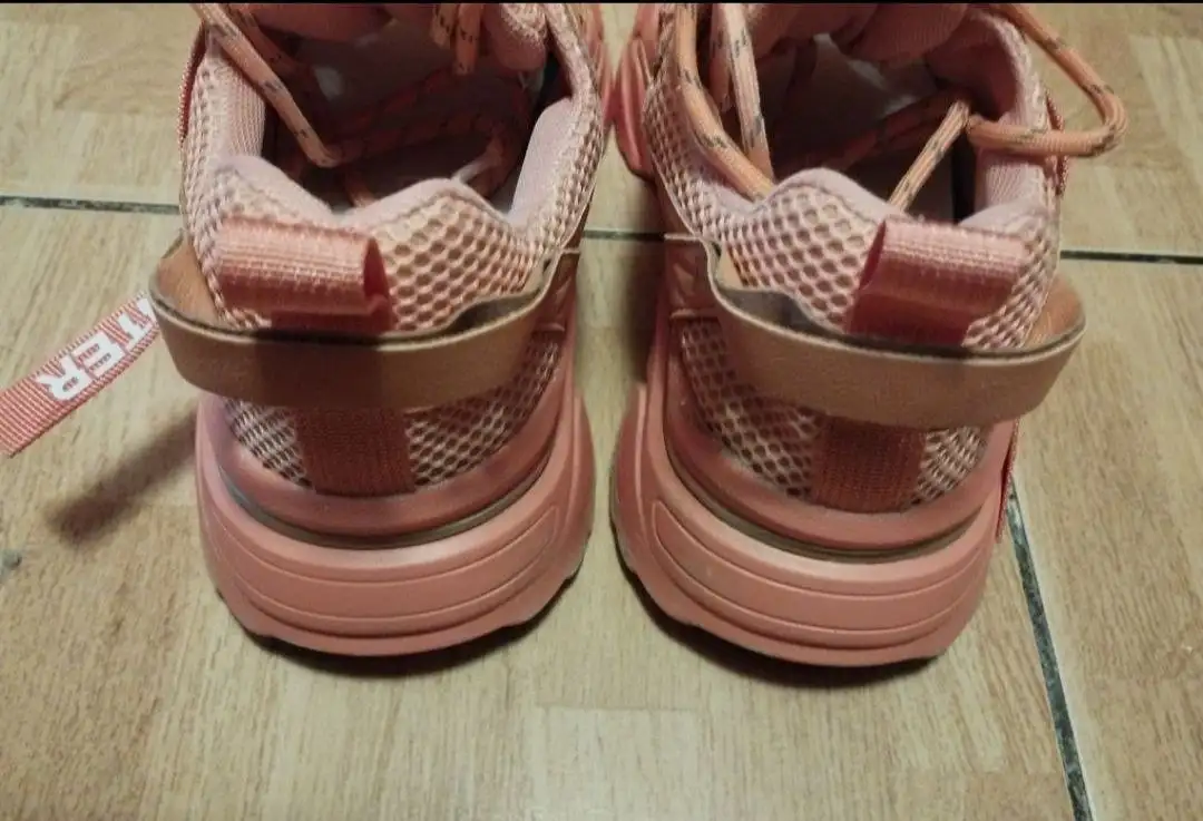 Продажа фирменных кроссовок 39р. - Обувь (Одежда) в Волноваха